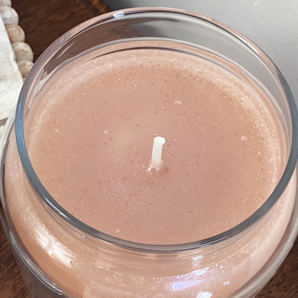 Yankee candle, beautiful bloom scented candle, never used, 22 ounce candle - Picture 3 of 8